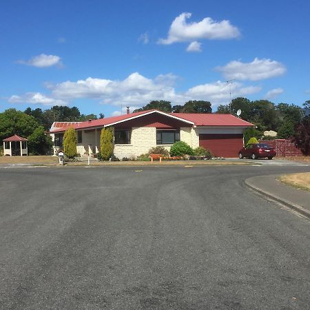 Ron And Tony'S Bed & Breakfast Tuatapere Exterior photo