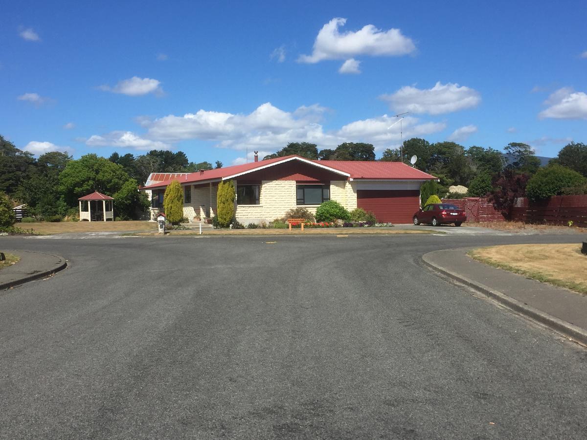 Ron And Tony'S Bed & Breakfast Tuatapere Exterior photo